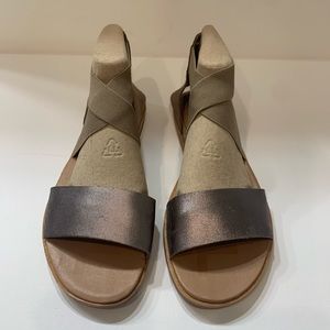 Sorel Rose Gold Sandals 9